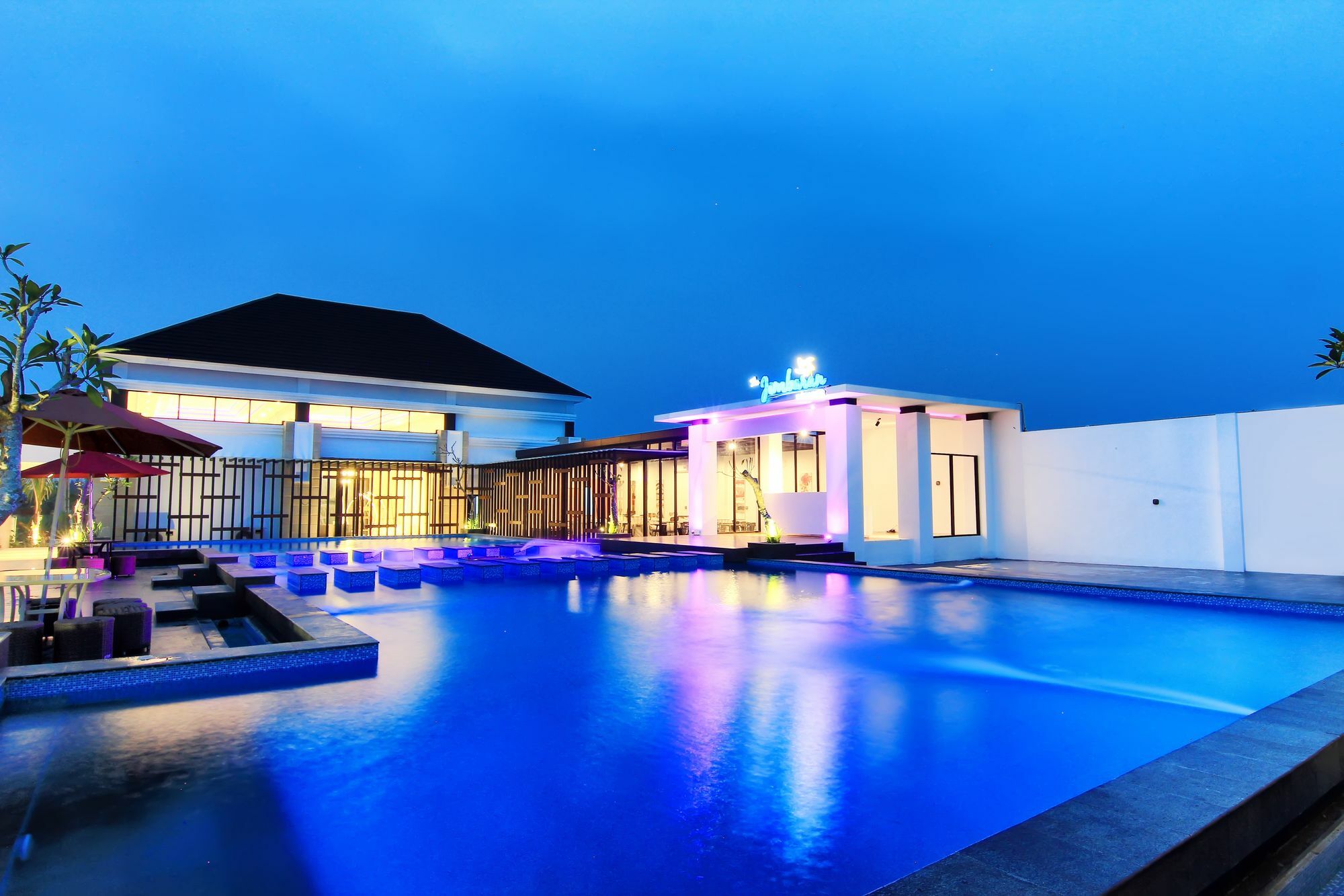 The Baliview Luxury Villas & Resto Pakanbaru Exteriör bild